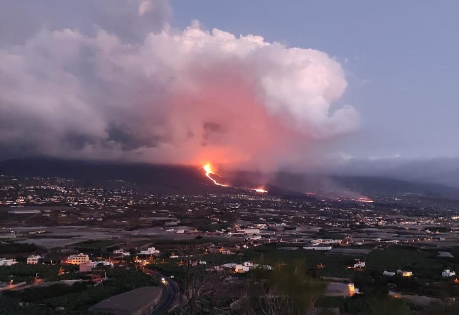 “Miedo, impotencia e incertidumbre”, ante la erupción de un volcán que asola La Palma desde hace días