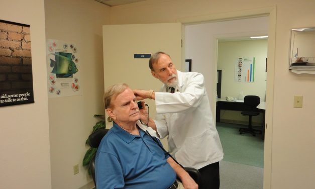 “No oír te aísla y afecta a la salud física y mental, pudiendo desencadenar incluso demencias”