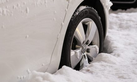 Revisión de neumáticos, batería y alumbrado, claves para una correcta circulación en invierno