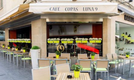 El Café Copas Luna 9 consolida su éxito en el centro de León tras dieciocho años de trayectoria